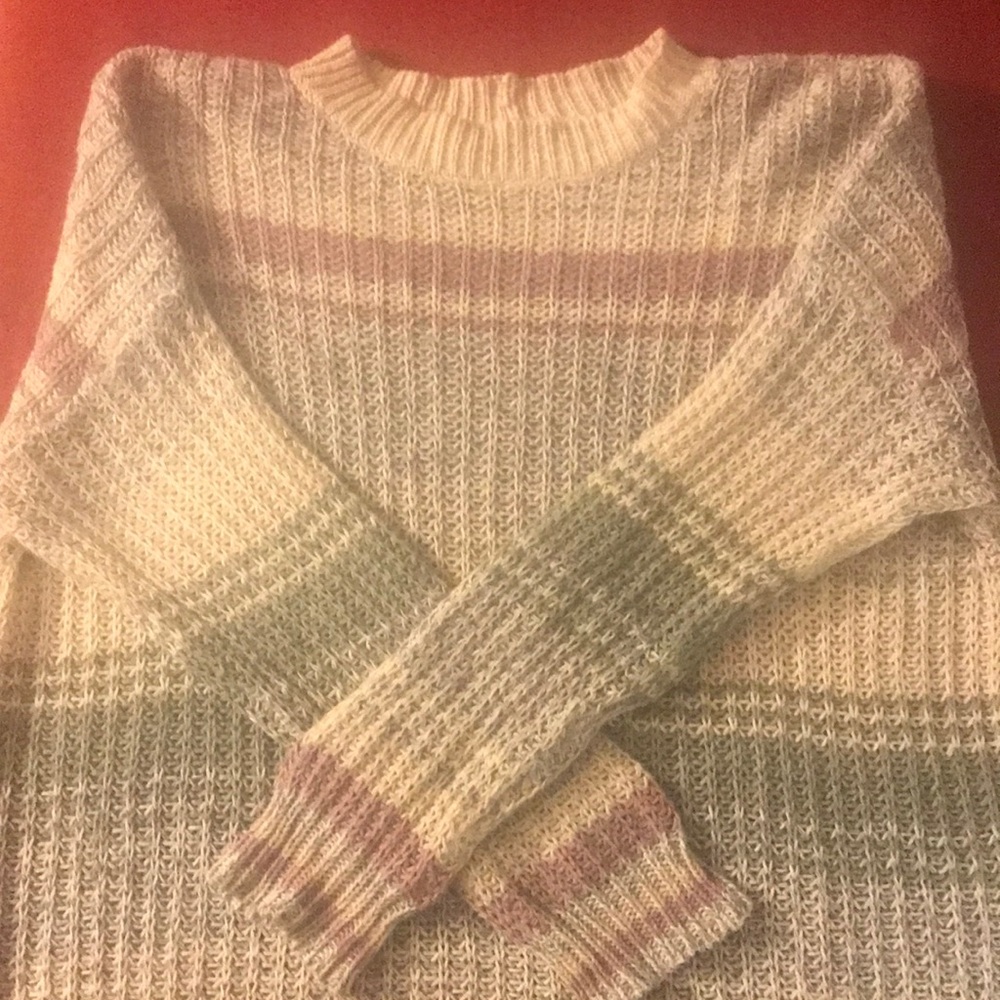 This is a very nice and comfy American Eagle sweater.